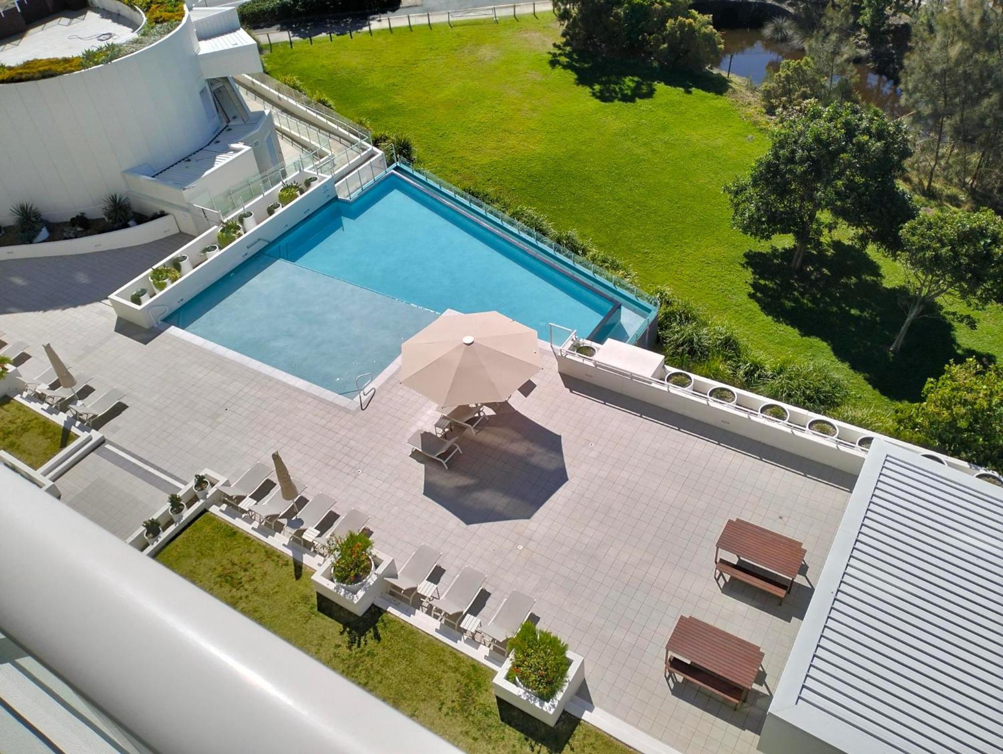 Kirra Surf Apartments Голд-Кост Экстерьер фото